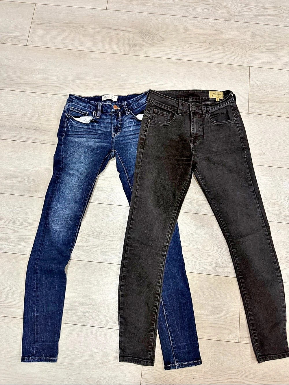 Levi's 721 High Rise Skinny Jeans 2-Pack Waist 26x 32 Blue & Black